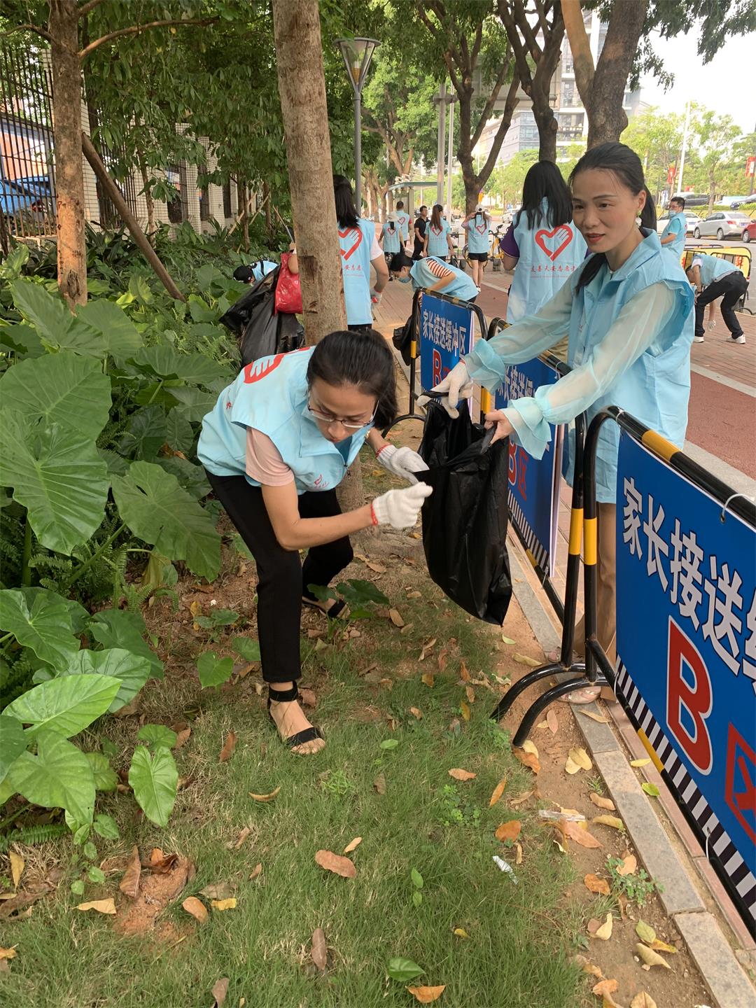 晶品員工參加天安自愿者活動(dòng)